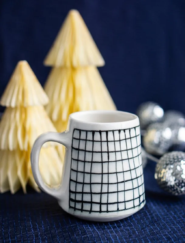 Large Stria Mug, Grid